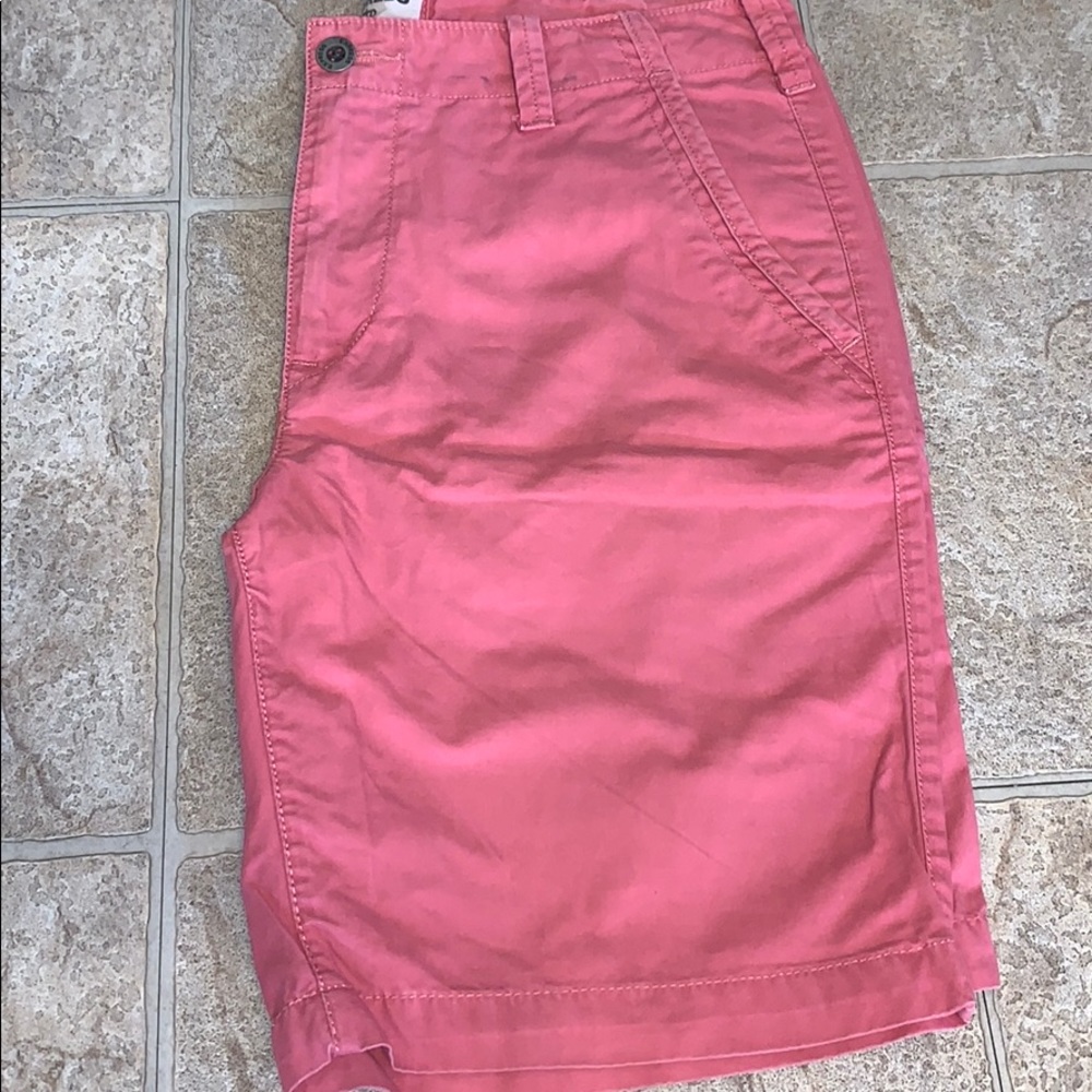 Express shorts in salmon color